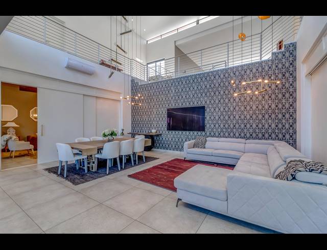 5 BEDROOM GOLF ESTATE FOR SALE IN STEYN CITY